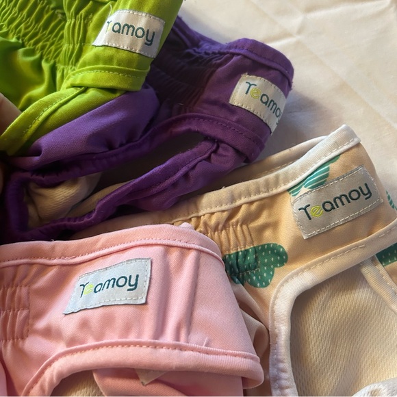 4 Colorful Dog Diapers - Picture 5 of 6